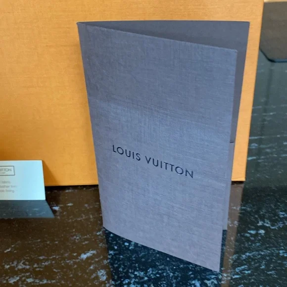 Louis Vuitton Signature Magnetic Box Set with LV Bow and LV Card Inserts - Picture 6 of 12